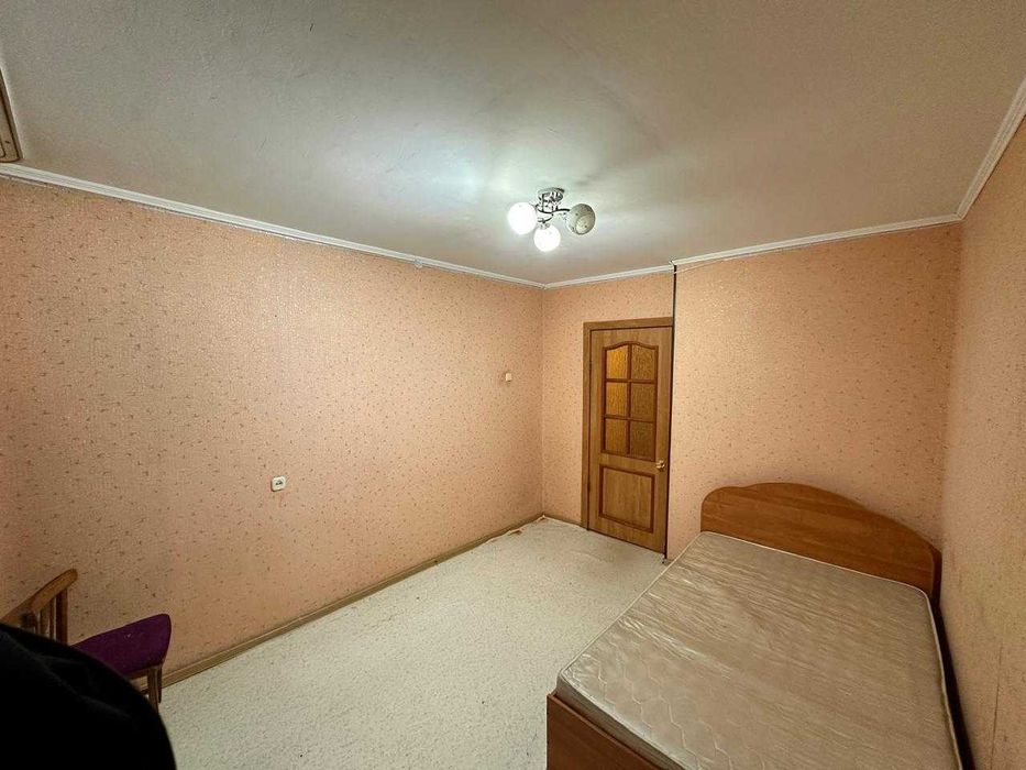 Продам 3-х комн., Достык Мол