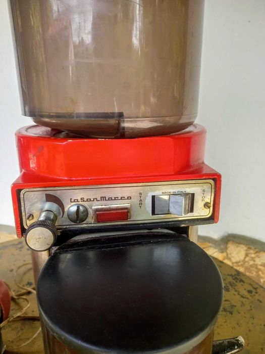 Кафемелачка и помпа за кафемашина