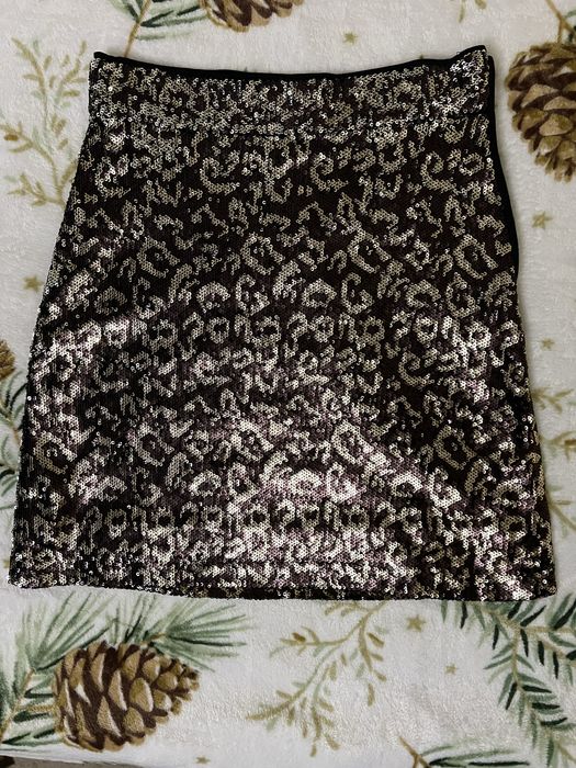 Къса ефектна пола, изцяло в пайети