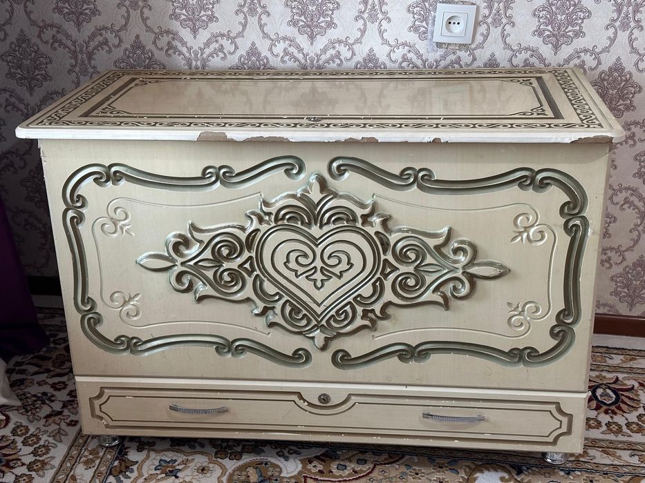 Сандық сатылады.