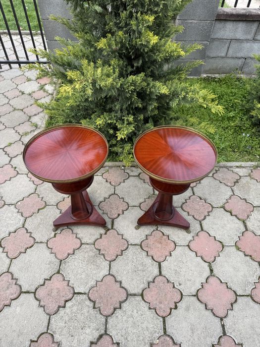 Set 2 măsuțe rotunde stil clasic – lemn masiv cu detalii din bronz