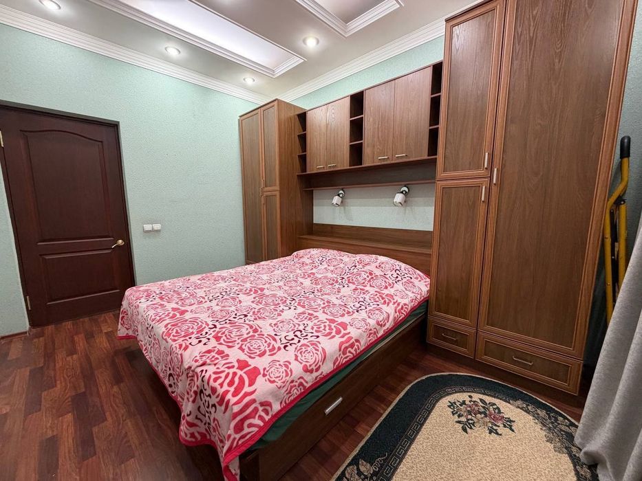 Продается 3х ком квартира, ориентир: гостиница Россия, 74м²