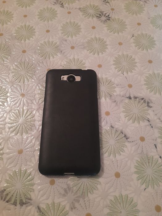 Продам телефон хуавей ю5 2017 память  16/2  полностью в рабочем