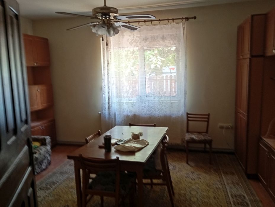 Proprietar vând casă cu713m teren in Calea Lipovei pe str ion Roată nr51 cu 4camere 2 bai și 2 bucătari   camera tehnica , cămară și garaj
