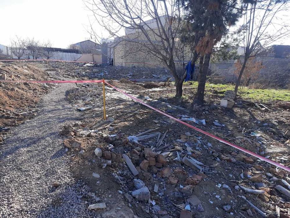 10 соток под застройку около экобазара вдоль  дороги (фасад 29 метров)