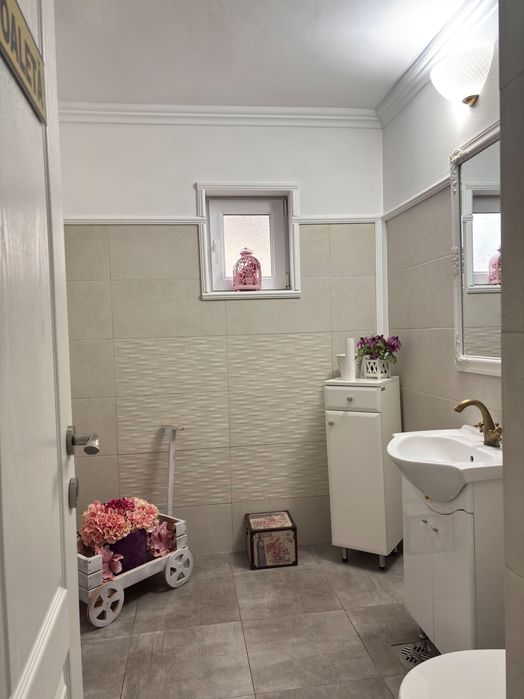 Ap 3 incaperi pentru activitate comerciala - parter- Zona DOVALI