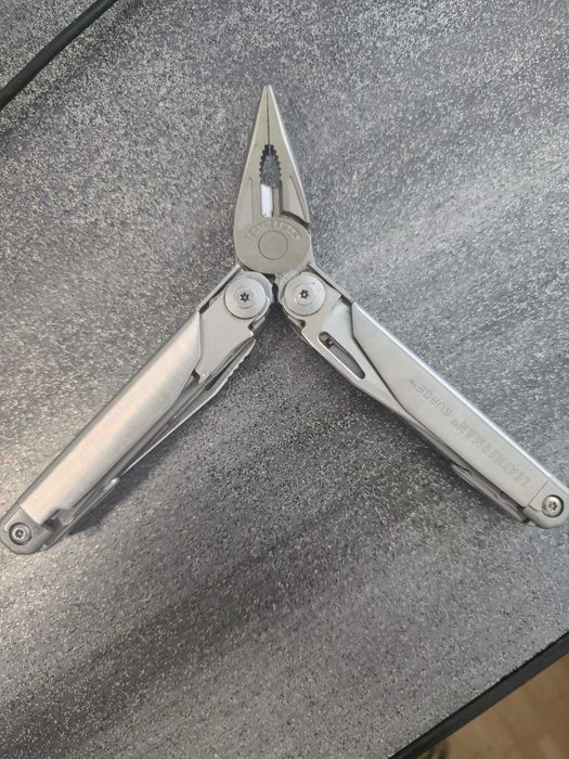 unealta ( Multitool) Leatherman Surge