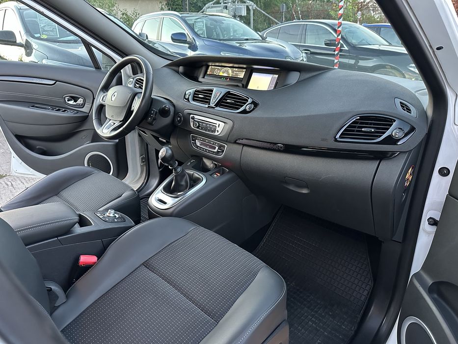 Renault Megane Scenic 3 | Facelift | 1.5 - 110 cp | Bi-xenon | Scaune încălzite | Navigație | 208.000 km | Import Germania