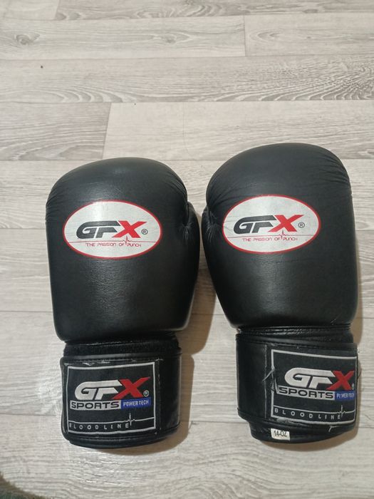 Боксерские перчатки