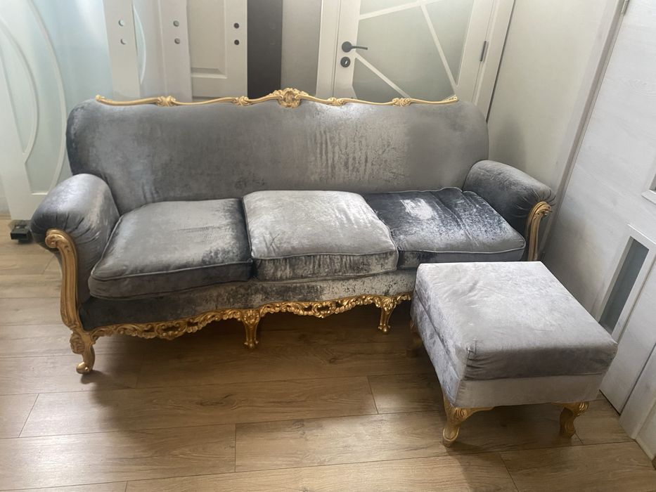 Страхотен Италиански диван