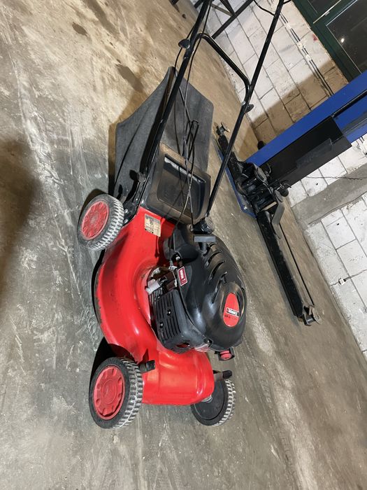 Vand masina de tuns iarba