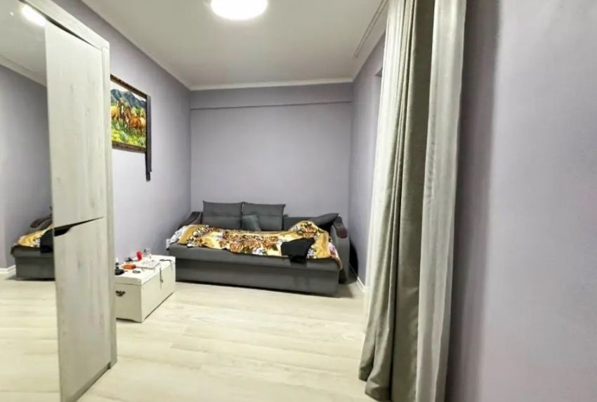 продам 4-х ком. 96кв. 6мкр. 1-этаж