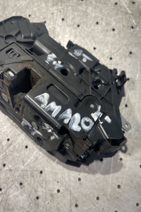 Broasca usa fata stanga 5N1 837 015 F Volkswagen VW Tiguan prima gene