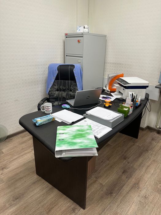 Офисные столы разных видов