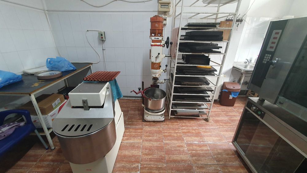 Spațiu de închiriat complet echipat pentru producția de patiserie și cofetărie