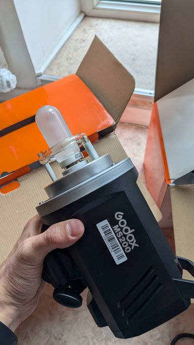 Вспышка Godox MS200