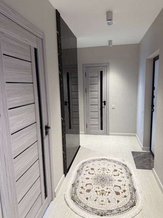 Xon saroy Ocean 2 xona 55 M2 + 16 M2 balkon evroremont mebel + texnika