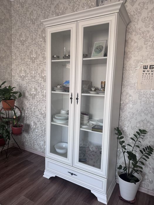 Продам сервант в отличном состоянии