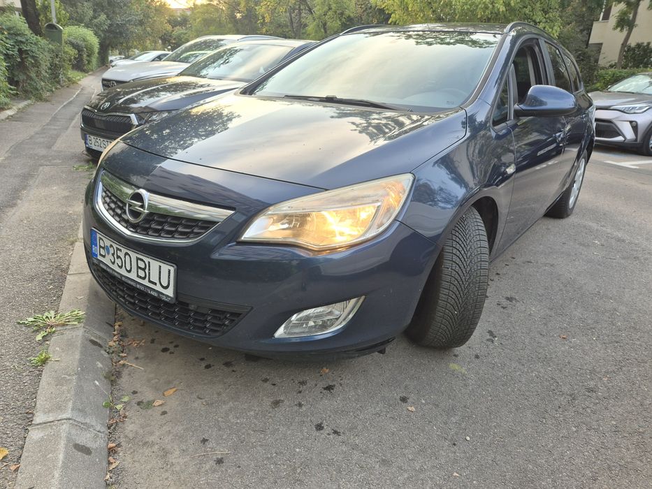 Vand Opel Astra J Break  2012 1.3 TDI -  95 CAI -  consum redus  ( nu accept schimburi )