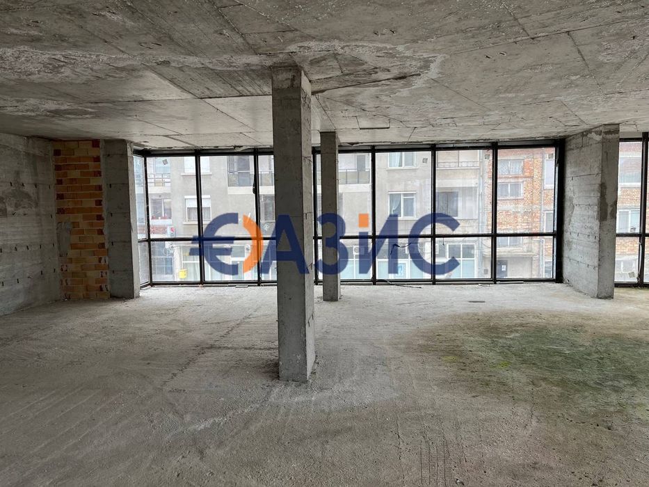 Жилищна сграда с търговски площи в гр.Поморие, 900кв. м., 855 000 евро