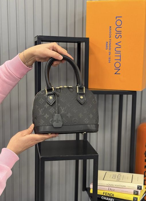 чанти/портмонета Guess,LV,Prada и още