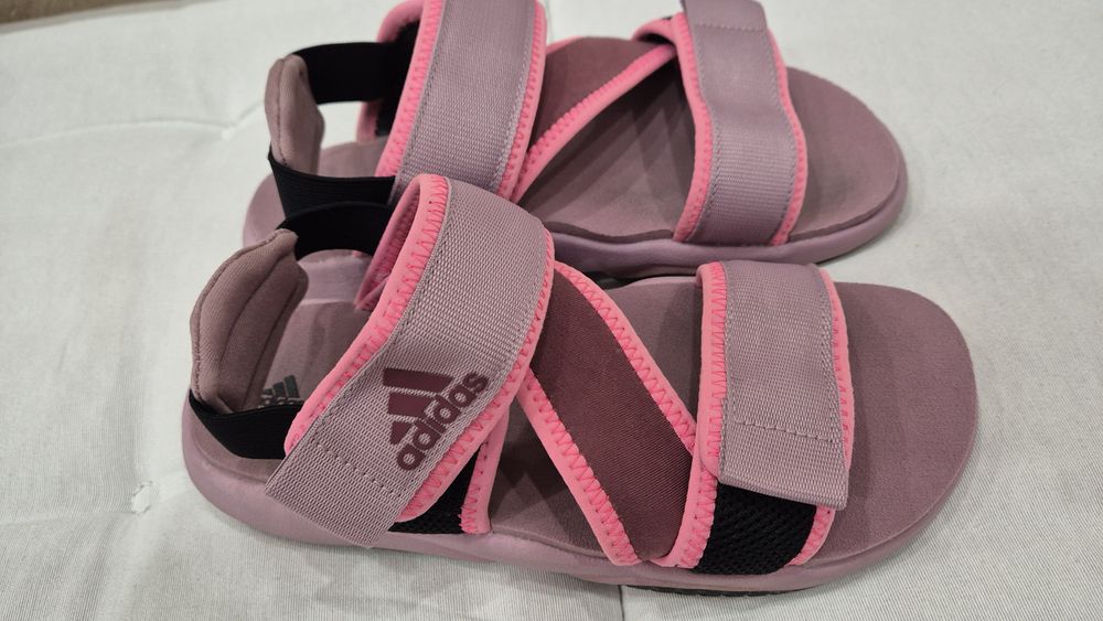 Сандали Adidas              .