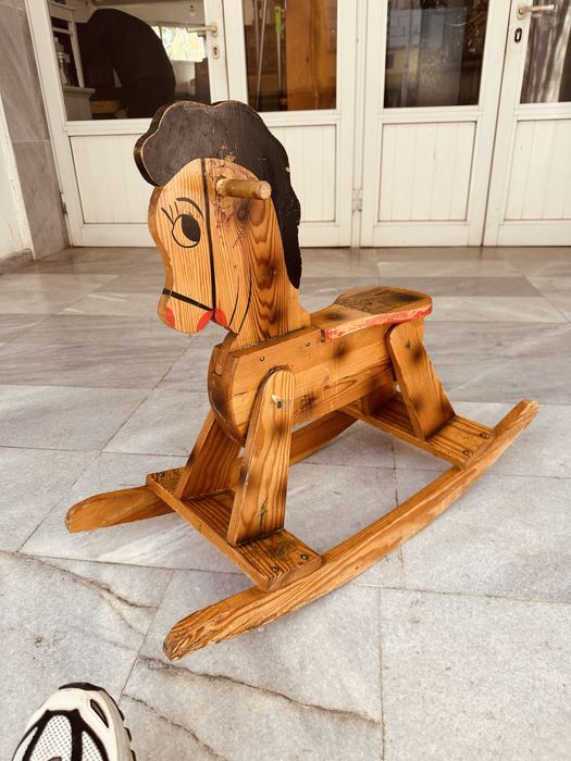 Дървено люлеещо конче – ръчна изработка, донесено от Швеция