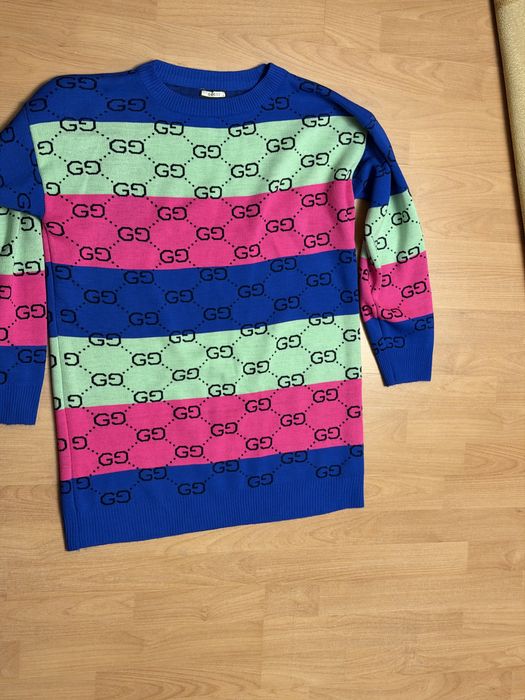 pulover stil rochie gucci