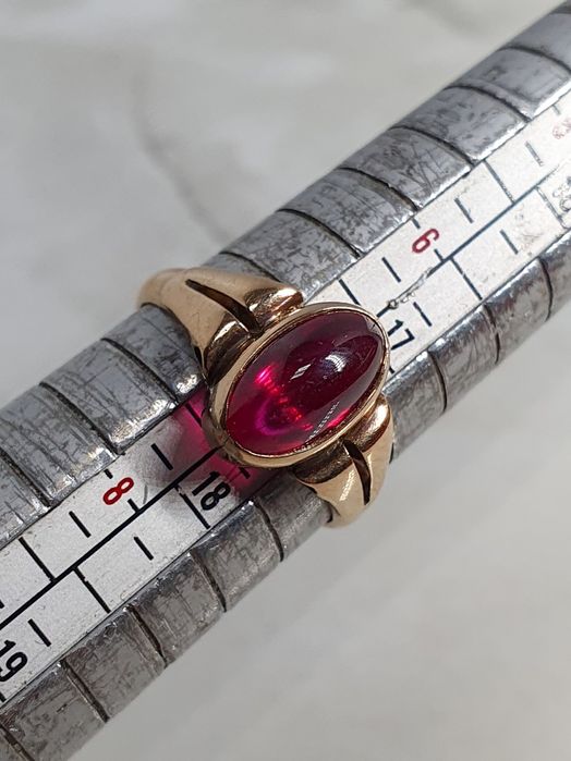 Inel vintage din aur de 14K cu rubin cabochon – mărimea 55