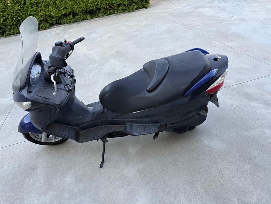 Vând scuter Suzuki