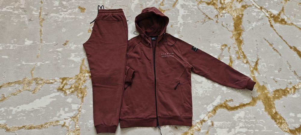 Спортивный костюм