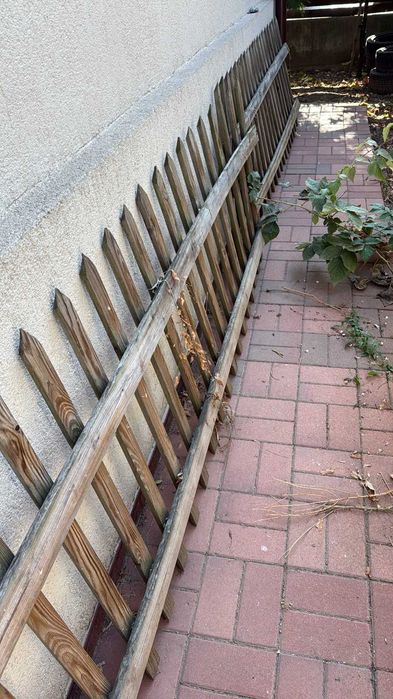 Gard lemn grădină 27 metri, înălțime 80 cm + 10 stâlpi cu suporturi metalice