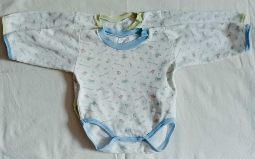 Продам  распашонки , пинетки , шапочки,  боди