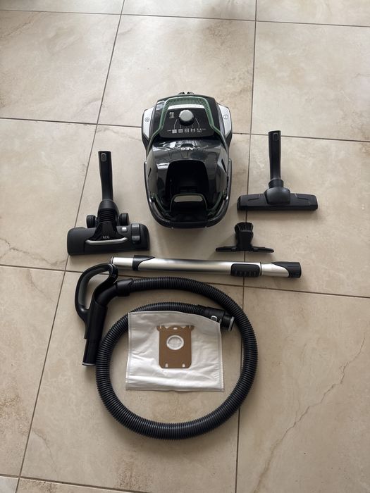 Aspirator Aeg VX9,Aproape nou