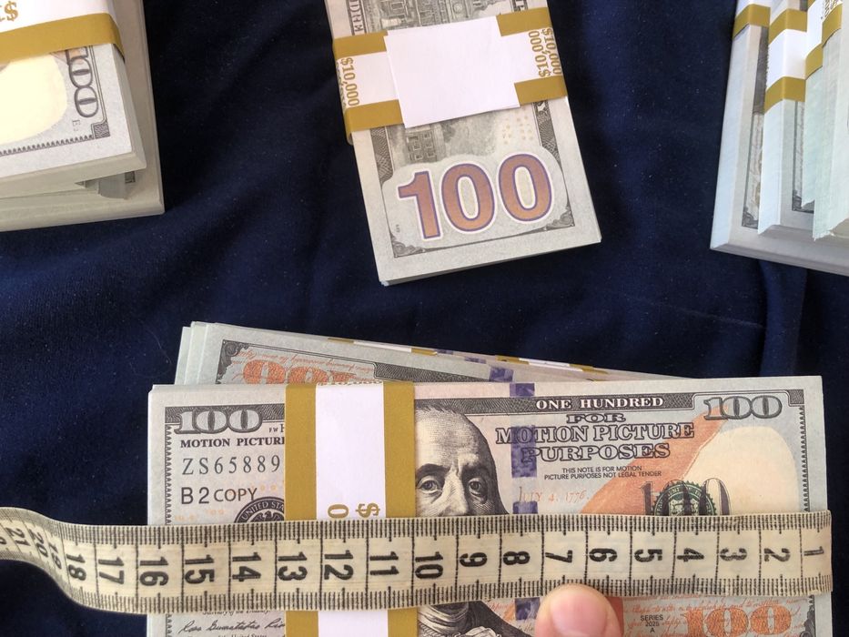 100 долара пачки за клипове и забавление