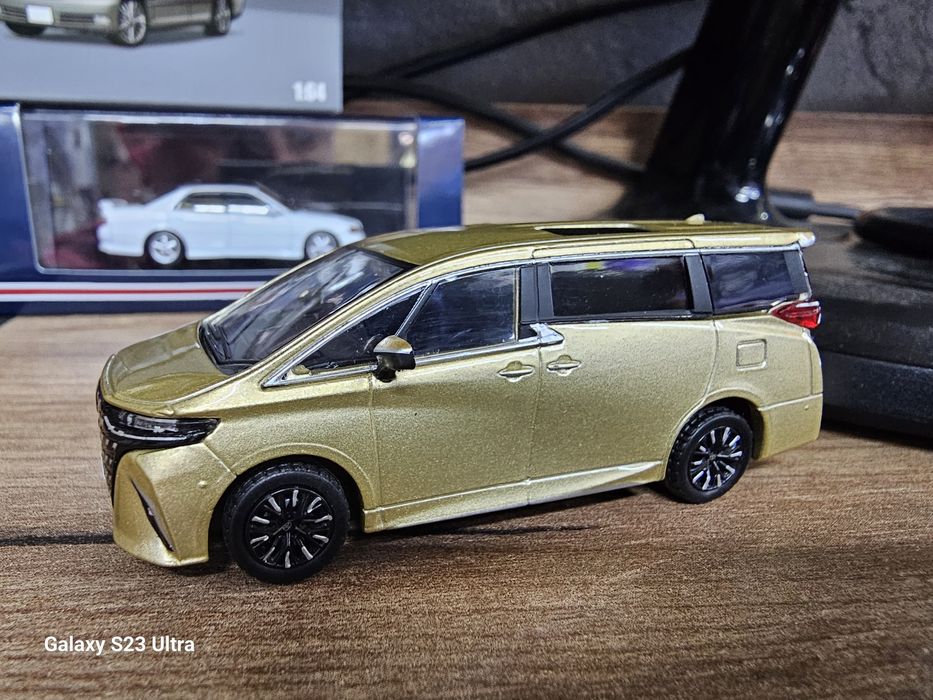 Модель 1/64 Toyota Alphard 2023г. Japan