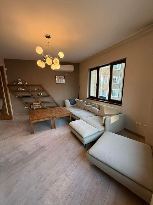 Дава се под наем Тристаен апартамент в София, Център - 100 кв.м за 1196.97 € - Снимка #1