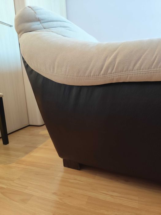 Диван двойка бежов