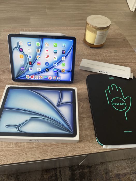 iPad Air 11" M3 128GB Blue + Apple Pencil Pro + Husă ESR tip Folio + Folii ESR (Garanție 2026), Battery 99%