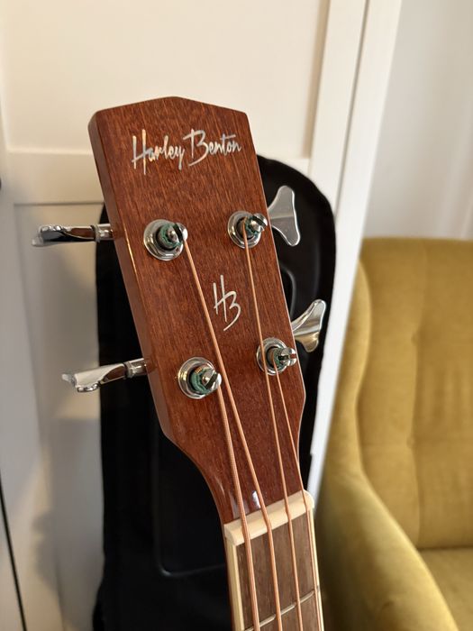 Chiatar bass elctro-acustica Harley Benton