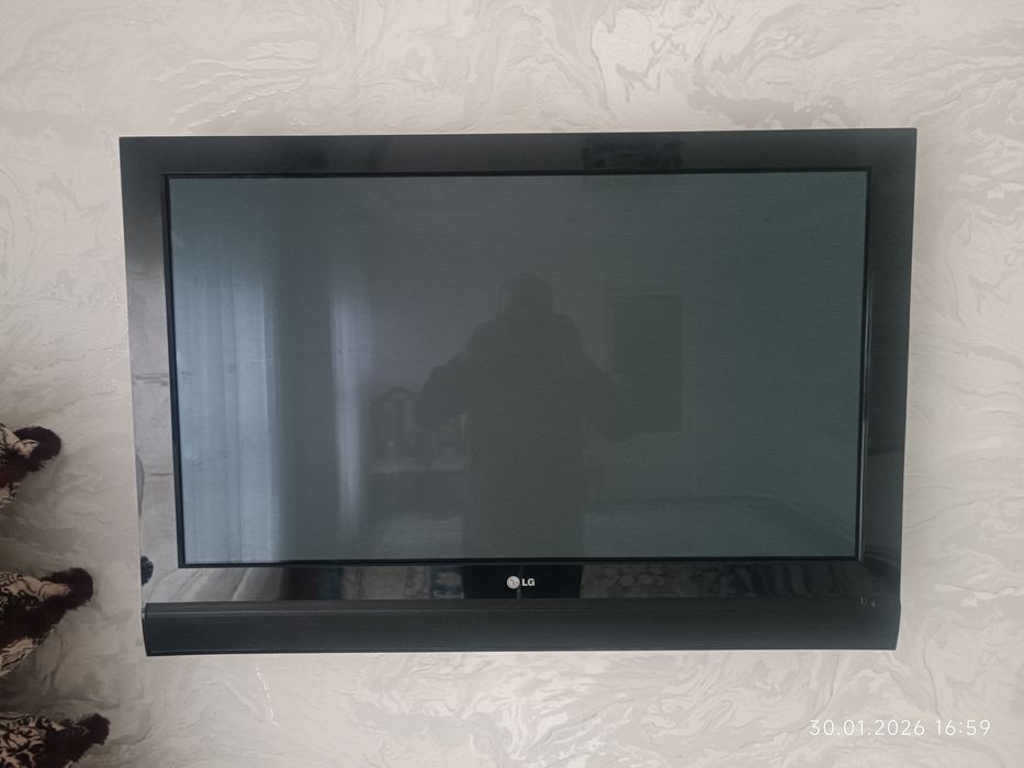 Продам..  Две Корейский ТВ