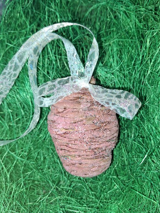 Коледни шишарки ръчна изработка.