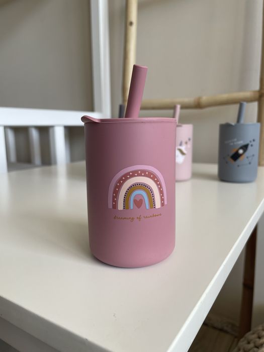 Силиконова чашка със сламка и капаче за бебе или дете