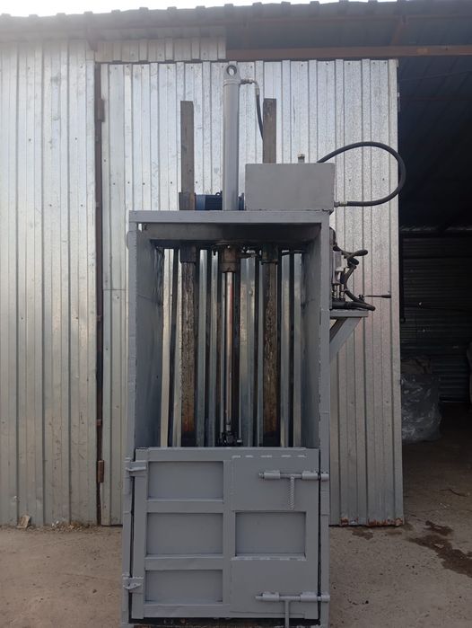 Пресс гидравлический для вторсырья