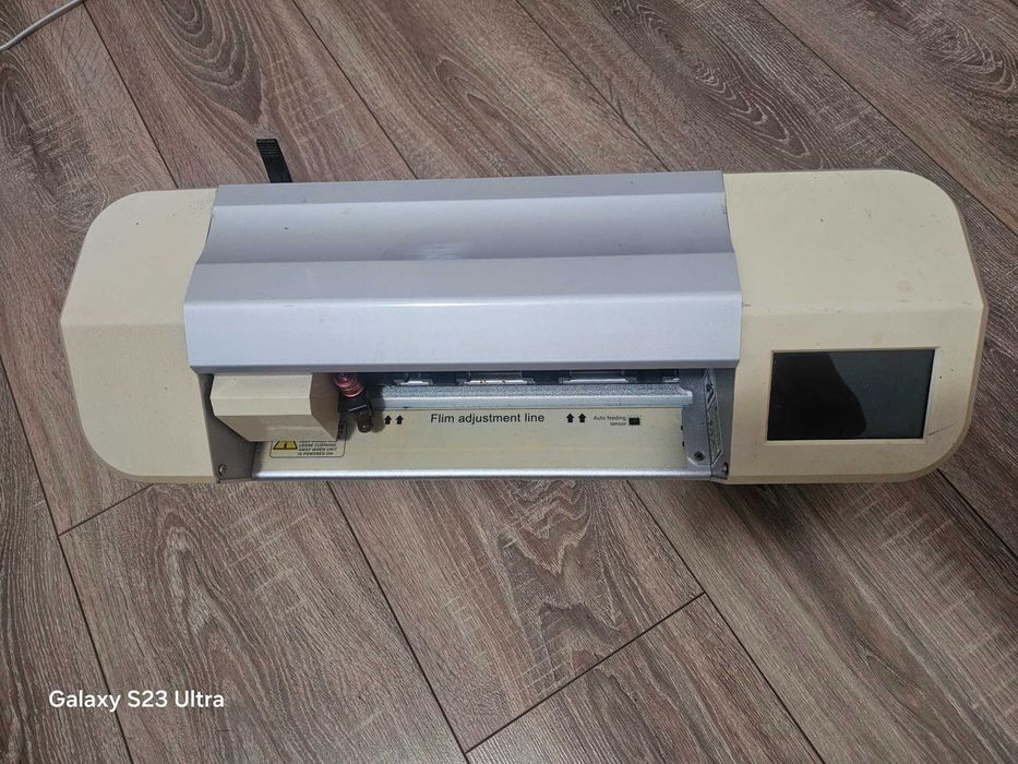 Vând/Schimb cutter-plotter desktop,