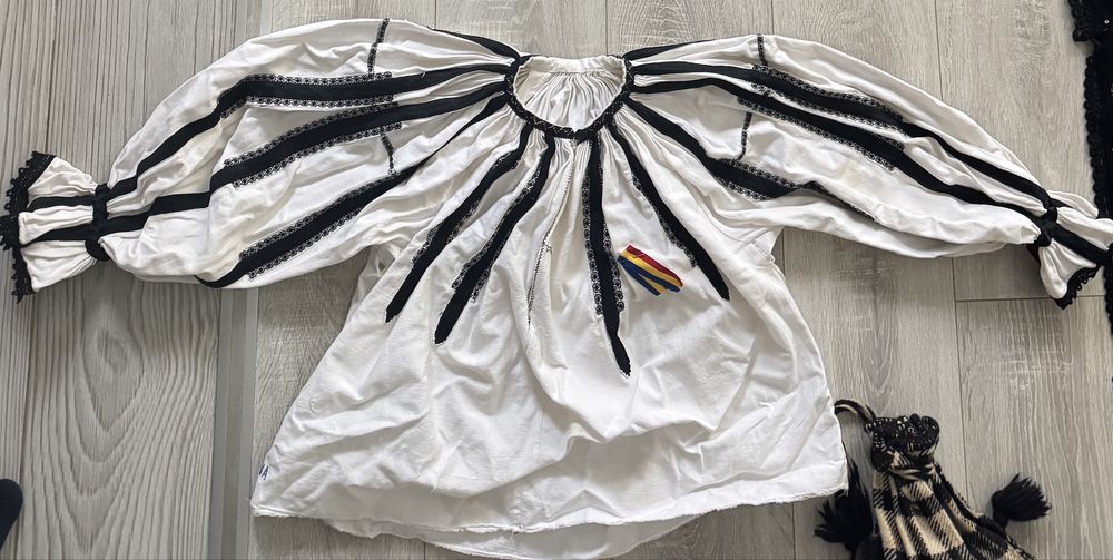 Ie momarlaneasca de colectie