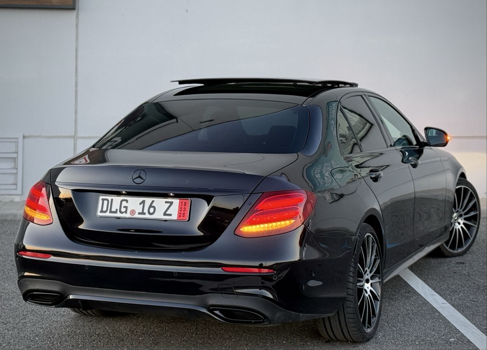 Mercedes E-Class 220D 194 cp,AMG Line, panoramic,burmester,digital,TOP
