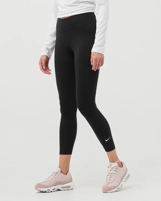 Дамски клин Nike Essential