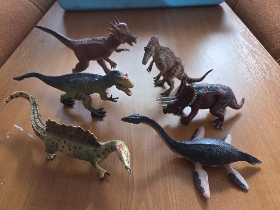 Set 6 dinozauri de vanzarr
