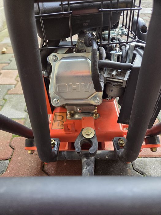 Placa vibro-compactoare BISONTE PC60-L- Stare excelentă